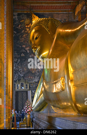 Statue des liegenden Buddha Tempel Wat Pho, Bangkok, Thailand Stockfoto