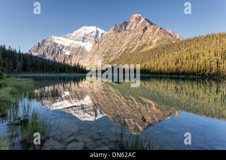 Reflexion des Mount Edith Cavell, Jasper Nationalpark, Kanada Stockfoto