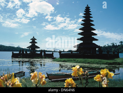 Teil der Pura Ulun Danu Bratan Tempel-Komplex am Lake Bratan, Bali, Indonesien Stockfoto