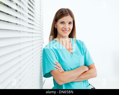 Zuversichtlich Zahnärztin In Klinik Stockfoto
