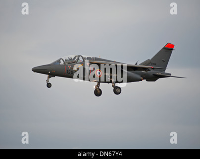 French Air Force Alpha Jet Annäherung an RAF Lossiemouth, Schottland.   SCO 9148. Stockfoto