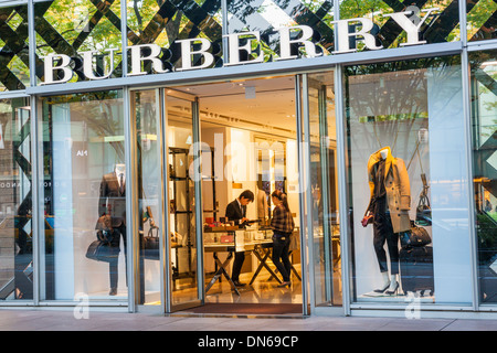 Japan, Honshu, Kanto, Tokio, Omotesando, Burberry Store Stockfoto