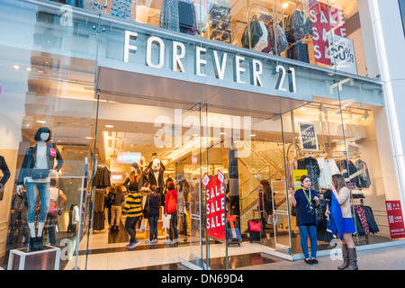 Japan, Honshu, Kanto, Tokio, Omotesando, Forever 21 Store Stockfoto