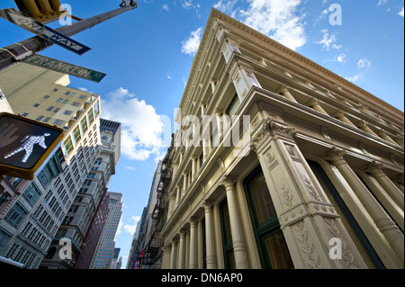 Gusseisen-Fassade eines historischen Gebäudes in Soho, New York City Stockfoto