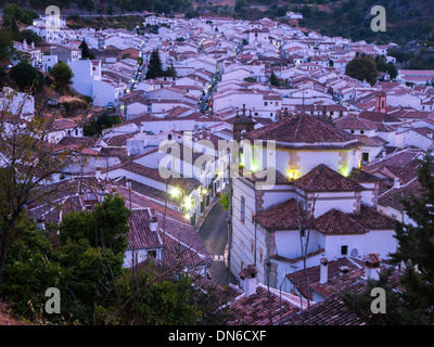 Nachtansicht. Stadt von Grazalema, Naturpark der Sierra de Grazalema. Ruta de Los Pueblos Blancos. Cádiz. Andalucia. Spanien. Stockfoto