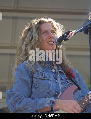 1. Oktober 2001 - Los Angeles, Kalifornien, USA - SOPHIE B HAWKINS. WORLDFEST, WOODLEY PARK, VAN NUYS, KALIFORNIEN. 30. SEPTEMBER 2001. NINA PROMMER / 2001 K22987NP (Kredit-Bild: © Globe Photos/ZUMAPRESS.com) Stockfoto