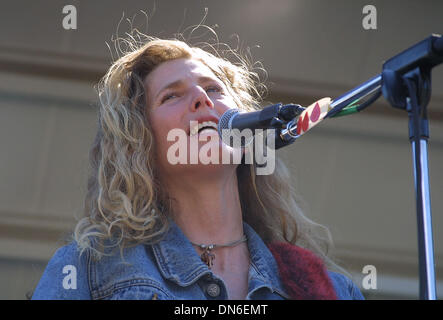 1. Oktober 2001 - Los Angeles, Kalifornien, USA - SOPHIE B HAWKINS. WORLDFEST, WOODLEY PARK, VAN NUYS, KALIFORNIEN. 30. SEPTEMBER 2001. NINA PROMMER / 2001 K22987NP (Kredit-Bild: © Globe Photos/ZUMAPRESS.com) Stockfoto