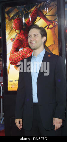 29. April 2002 - Los Angeles, Kalifornien, USA -... " SPIDER-MAN "PREMIERE. MANN VILLAGE THEATER, WESTWOOD, KALIFORNIEN. 29. APRIL 2002. NINA PROMMER / 2002 K24825NP (Kredit-Bild: © Globe Photos/ZUMAPRESS.com) Stockfoto