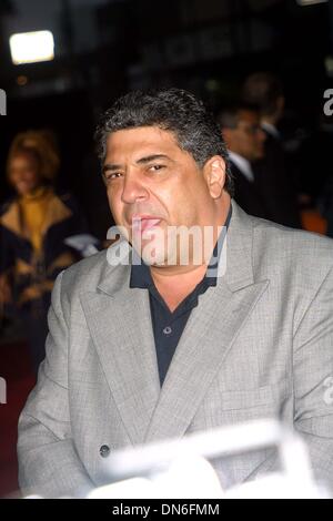 20. August 2002 - Beverly Hills, CALIFORNIA, USA - VINCENT PASTORE... SERVING SARA - WELTPREMIERE. SAMUEL GOLDWYN THEATER, AMPAS, BEVERLY HILLS, KALIFORNIEN. 20. AUGUST 2002. NINA PROMMER / 2002 K25861NP. (Kredit-Bild: © Globe Photos/ZUMAPRESS.com) Stockfoto