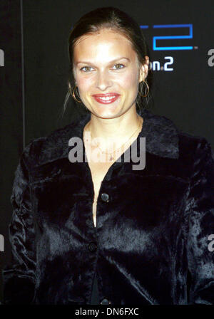 20. Oktober 2002 - Beverly Hills, CALIFORNIA, USA - VINESSA SHAW... PLAYSTATION 2 UND GUY OSEARY HOST ONLINE-GAMING-TURNIER FÜR EINEN GUTEN ZWECK. GUY IST AUCH SEINEN 30. GEBURTSTAG FEIERN. PRIVATE ECALIFORNIA, BEVERLY HILLS, KALIFORNIEN. 19. OKTOBER 2002. NINA PROMMER / 2002 K26767NP (Kredit-Bild: © Globe Photos/ZUMAPRESS.com) Stockfoto