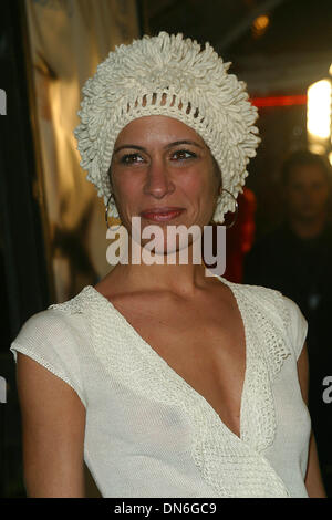 17. Dezember 2002 - Los Angeles, Kalifornien, USA - VANESSA PARISE-... " CATCH ME IF YOU CAN "- PREMIERE-. MANN VILLAGE THEATER, WESTWOOD, KALIFORNIEN-. 16. DEZEMBER 2002-. NINA PROMMER / 2002 K28058NP (Kredit-Bild: © Globe Photos/ZUMAPRESS.com) Stockfoto