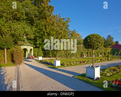 Blumenbeete im alten Palast des Parco Eremitage in Bayreuth, Upper Franconia, Bayern, Deutschland Stockfoto