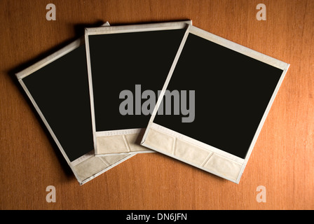 drei Bilderrahmen auf Holzstruktur Stockfoto
