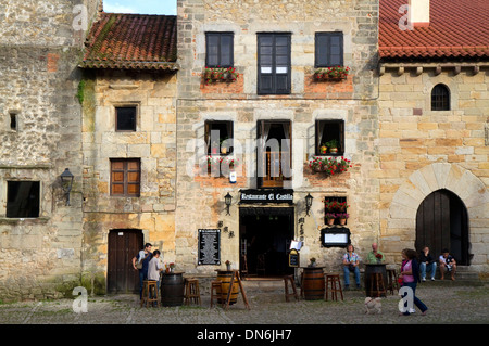 Restaurant im Dorf von Santillana del Mar, Kantabrien, Spanien. Stockfoto