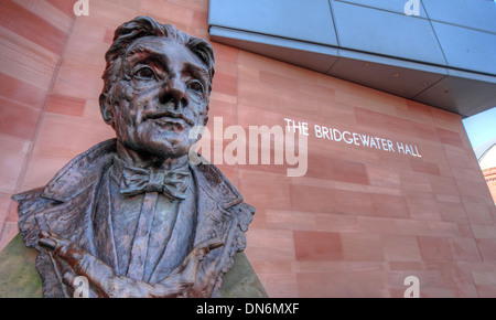 Sir John Barbirolli von Byron Howard Statue Bridgewater Hall internationale Konzert Veranstaltungsort Stadtzentrum von Manchester England UK Stockfoto