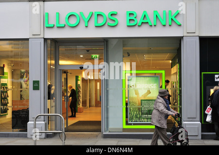 Eine Gesamtansicht der Lloyds Bank-Filiale in London, Großbritannien Stockfoto