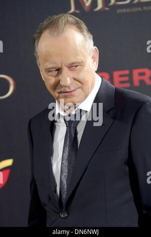 Madrid, Spanien. 19. Dezember 2013. Schauspieler Stellan Skarsgard besucht "Der Arzt" Premiere im Callao Kino am 19. Dezember 2013 in Madrid, Spanien. Bildnachweis: Jack Abuin/ZUMAPRESS.com/Alamy Live-Nachrichten Stockfoto