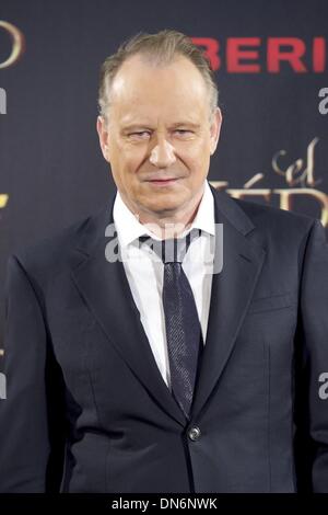 Madrid, Spanien. 19. Dezember 2013. Schauspieler Stellan Skarsgard besucht "Der Arzt" Premiere im Callao Kino am 19. Dezember 2013 in Madrid, Spanien. Bildnachweis: Jack Abuin/ZUMAPRESS.com/Alamy Live-Nachrichten Stockfoto