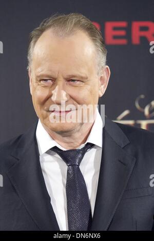 Madrid, Spanien. 19. Dezember 2013. Schauspieler Stellan Skarsgard besucht "Der Arzt" Premiere im Callao Kino am 19. Dezember 2013 in Madrid, Spanien. Bildnachweis: Jack Abuin/ZUMAPRESS.com/Alamy Live-Nachrichten Stockfoto