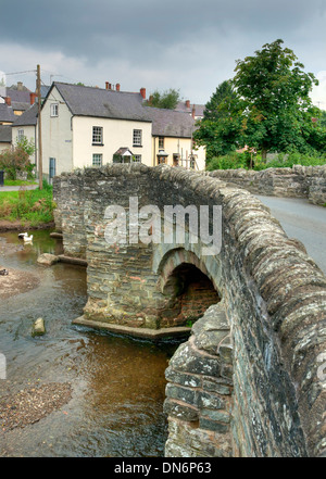 Die alte Lastesel-Brücke bei Clun, Shropshire, England. Stockfoto