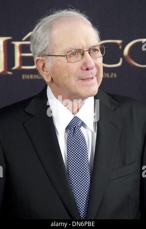 Madrid, Spanien. 19. Dezember 2013. Writter Noah Gordon besucht "Der Arzt" Premiere im Callao Kino am 19. Dezember 2013 in Madrid, Spanien. Bildnachweis: Jack Abuin/ZUMAPRESS.com/Alamy Live-Nachrichten Stockfoto