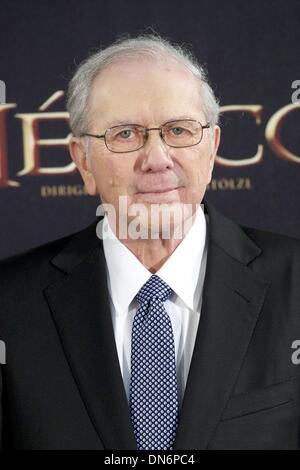 Madrid, Spanien. 19. Dezember 2013. Writter Noah Gordon besucht "Der Arzt" Premiere im Callao Kino am 19. Dezember 2013 in Madrid, Spanien. Bildnachweis: Jack Abuin/ZUMAPRESS.com/Alamy Live-Nachrichten Stockfoto