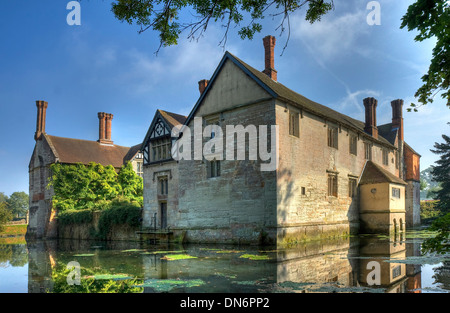 Wasserschloss Herrenhaus, Warwickshire, England. Stockfoto