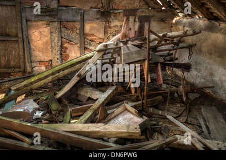 Fachwerk- und Flechtwerk und Lehm gebaute englische Getreidespeicher Interieur. Stockfoto