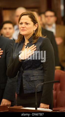 Manhattan, New York, USA. 19. Dezember 2013. Stadtrat und Mitglied CHARLES BARON wirft seine Faust auf den Boden des City Council Chambers für die letzte Sitzung des Jahres 2013, Donnerstag, 19. Dezember 2013. Bildnachweis: Bryan Smith/ZUMAPRESS.com/Alamy Live-Nachrichten Stockfoto