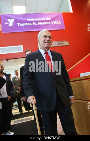 Boston, Massachusetts, USA. 19. Dezember 2013. Der Hyde Park CVJM in Boston, Massachusetts ist nach dem legendären Boston Bürgermeister Thomas Menino umbenannt. Bürgermeister Menino dient seit 20 Jahren als Bürgermeister der Stadt und ist am Ende dieser Frist zurücktreten. Marty Walsh wurde als der neue Bürgermeister von Boston gewählt. Bildnachweis: Nicolaus Czarnecki/METRO US/ZUMAPRESS.com/Alamy Live-Nachrichten Stockfoto