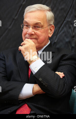 Boston, Massachusetts, USA. 19. Dezember 2013. Der Hyde Park CVJM in Boston, Massachusetts ist nach dem legendären Boston Bürgermeister Thomas Menino umbenannt. Bürgermeister Menino dient seit 20 Jahren als Bürgermeister der Stadt und ist am Ende dieser Frist zurücktreten. Marty Walsh wurde als der neue Bürgermeister von Boston gewählt. Bildnachweis: Nicolaus Czarnecki/METRO US/ZUMAPRESS.com/Alamy Live-Nachrichten Stockfoto