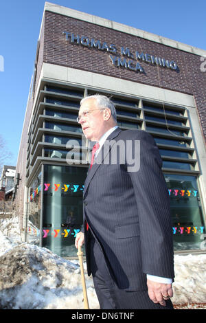 Boston, Massachusetts, USA. 19. Dezember 2013. Der Hyde Park CVJM in Boston, Massachusetts ist nach dem legendären Boston Bürgermeister Thomas Menino umbenannt. Bürgermeister Menino dient seit 20 Jahren als Bürgermeister der Stadt und ist am Ende dieser Frist zurücktreten. Marty Walsh wurde als der neue Bürgermeister von Boston gewählt. Bildnachweis: Nicolaus Czarnecki/METRO US/ZUMAPRESS.com/Alamy Live-Nachrichten Stockfoto