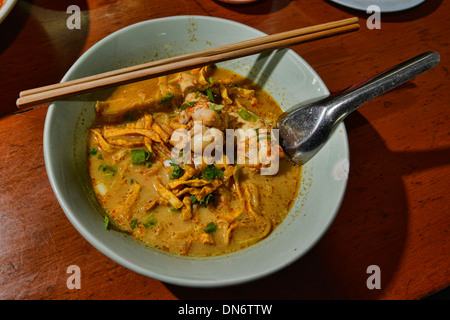 Khao Soi Curry Shan Nudeln, eine Spezialität von Chiang Mai, Thailand Stockfoto