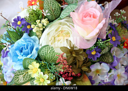 Das Bild bunter Blumenstrauß in Vase. Stockfoto