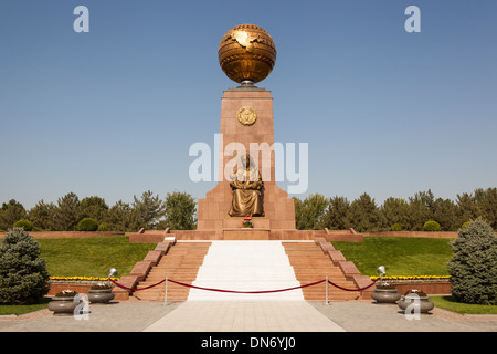 Unabhängigkeits-Denkmal und glückliche Mutter Denkmal, Platz der Unabhängigkeit, Mustakillik Maydoni, Taschkent, Usbekistan Stockfoto