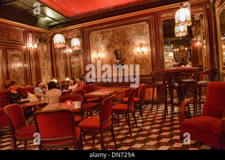 Le Derriere, intime französischen Champagner und Absinth-Bar in Bangkok, Thailand Stockfoto