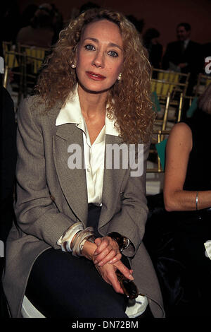 11. März 1997 - K10355RH. DIANE VON FURSTENBERG 98 SRING MODENSCHAU. MARISA BERENSON.03-11-1997. ROSE HARTMAN / 1997 (Kredit-Bild: © Globe Photos/ZUMAPRESS.com) Stockfoto