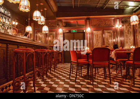 Le Derriere, intime französischen Champagner und Absinth-Bar in Bangkok, Thailand Stockfoto