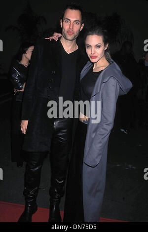 8. Dezember 1999 - I4010TA. GIRL INTERRUPTED PREMIERE ATTHE CINERAMA DOME THEATER CA.12-08-1999. TAMMIE ARROYO - - 1999.ANGELINA JOLIE. ANGELINAJOLIERETRO (Kredit-Bild: © Globe Photos/ZUMAPRESS.com) Stockfoto
