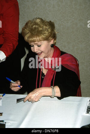 10. April 2002 - Hollywood, CA, USA - K24638EG: HOLLYWOOD Sammler zeigen. HOTEL BEVERLY GARLAND, NORTH HOLLYWOOD, CA 04/06/2002.DEBBIE REYNOLDS. POTO von ED GELLER / 2002 (Kredit-Bild: © Globe Photos/ZUMAPRESS.com) Stockfoto