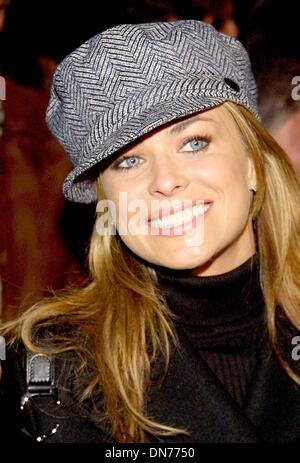 14. Oktober 2002 - Hollywood, CA, USA - CARMEN ELECTRA... K26759TR '' VERLASSEN '' PREMIERE. PARAMOUNT PICTURES, HOLLYWOOD, KALIFORNIEN. 14. OKTOBER 2002. TOM RODRIGUEZ / 2002 (Kredit-Bild: © Globe Photos/ZUMAPRESS.com) Stockfoto