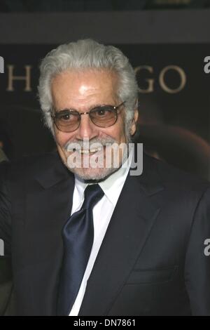 28. Januar 2000 - K35444TR 3/1/04.PREMIERE von '' HIDALGO'' die EL CAPITAN THEATRE 6838 HOLLYWOOD BLVD.CA... OMAR SHARIF. TOM RODRIGUEZ / 2004 (Kredit-Bild: © Globe Photos/ZUMAPRESS.com) Stockfoto