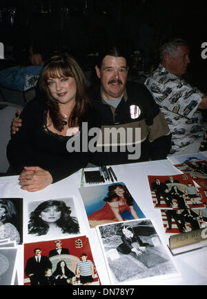 10. April 2002 - Hollywood, CA, USA - K24638EG: HOLLYWOOD Sammler zeigen. HOTEL BEVERLY GARLAND, NORTH HOLLYWOOD, CA 04/06/2002.LYNN LORING UND KEN WEATMERWAX. POTO von ED GELLER / 2002 (Kredit-Bild: © Globe Photos/ZUMAPRESS.com) Stockfoto
