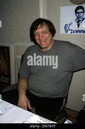 10. April 2002 - Hollywood, CA, USA - K24638EG: HOLLYWOOD Sammler zeigen. HOTEL BEVERLY GARLAND, NORTH HOLLYWOOD, CA 04/06/2002.RICHARD KIEL. POTO von ED GELLER / 2002 (Kredit-Bild: © Globe Photos/ZUMAPRESS.com) Stockfoto