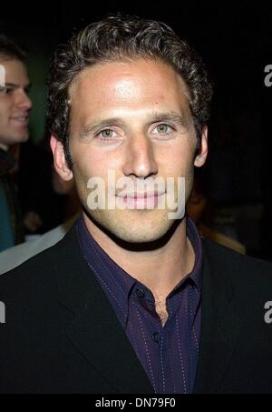 14. Oktober 2002 - Hollywood, CA, USA - MARK FEUERSTEIN... K26759TR '' VERLASSEN '' PREMIERE. PARAMOUNT PICTURES, HOLLYWOOD, KALIFORNIEN. 14. OKTOBER 2002. TOM RODRIGUEZ / 2002 (Kredit-Bild: © Globe Photos/ZUMAPRESS.com) Stockfoto