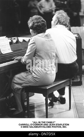 9. April 2001 - '' ALL IN THE FAMILY''. CARROLL O'CONNOR UND JEAN STAPLETON. Â © MIKE SALISBURY / (Kredit-Bild: © Globe Photos/ZUMAPRESS.com) Stockfoto