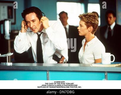 18. Juni 2001 - A120061ADH. DIE BESETZUNG DES FILMS "CON AIR''. JOHN CUSACK & ANGELA FEATHERSTONE. VON geliefert (Kredit-Bild: © Globe Photos/ZUMAPRESS.com) Stockfoto