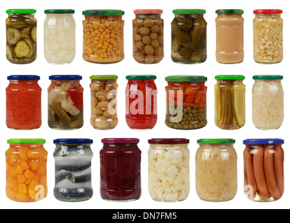 Sammlung von Gemüsekonserven in Gläsern, isoliert auf weiss Stockfoto