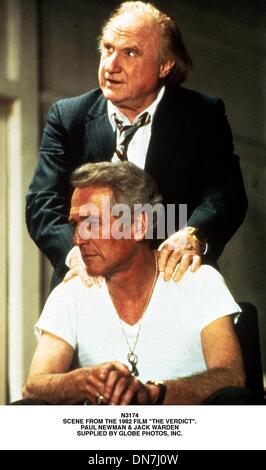 1. Januar 2001 - N3174. SZENE AUS DEM 1982 FILM '' THE VERDICT''... PAUL NEWMAN & JACK WARDEN. VON geliefert (Kredit-Bild: © Globe Photos/ZUMAPRESS.com) Stockfoto