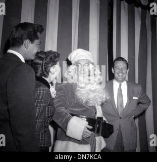 18. November 2002 - Kalifornien, USA - JOHN DEREK, ANNE BAXTER, BING CROSBY, WILLIAM HOLDEN. IN HOLLYWOOD FRAUEN PRESS CLUB WEIHNACHTSFEIER. NATE CUTLER / (Kredit-Bild: © Globe Photos/ZUMAPRESS.com) Stockfoto